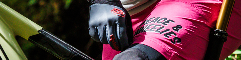 illus TEXTILE SHORTS